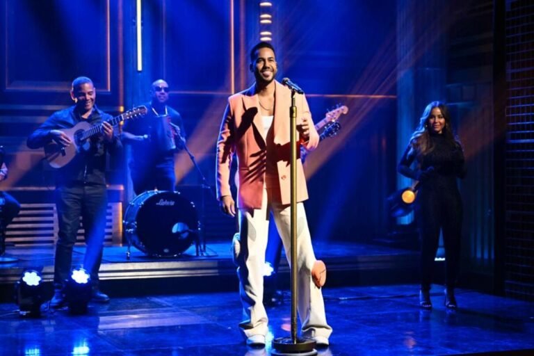 Romeo Santos Performs His Bachata Hits on The Tonight Show With Jimmy Fallon