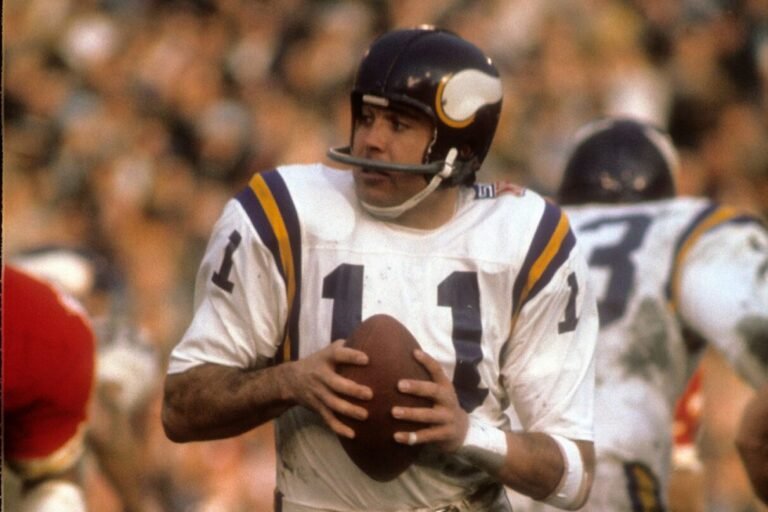 Mexican-American Quarterback Joe Kapp Dies at 85