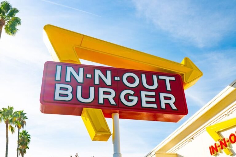 Did You Know There’s a Knockoff In-N-Out Restaurant in Mexico?