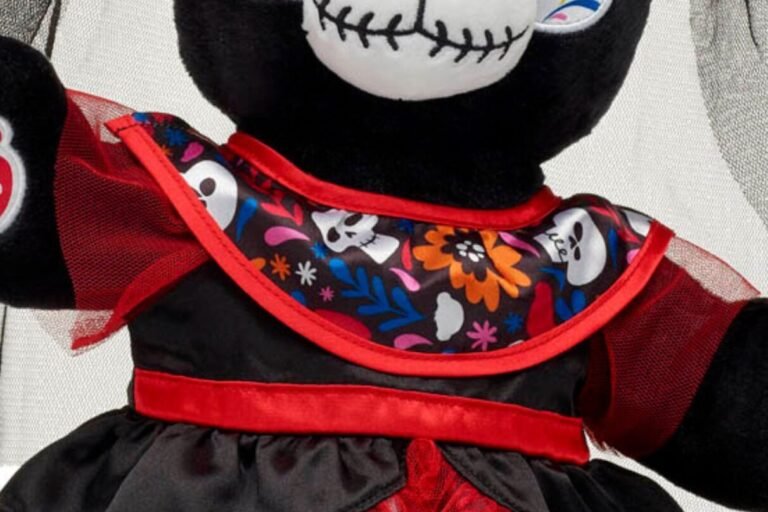 Build-A-Bear Workshop Debuts Set of Día de Muertos Bears