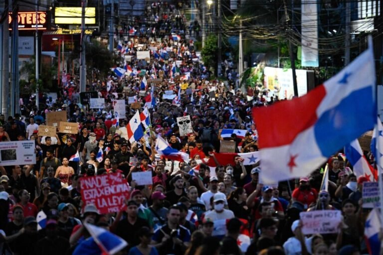 Panama Protests Continue as Police Use Excessive Force Against Peaceful Protesters