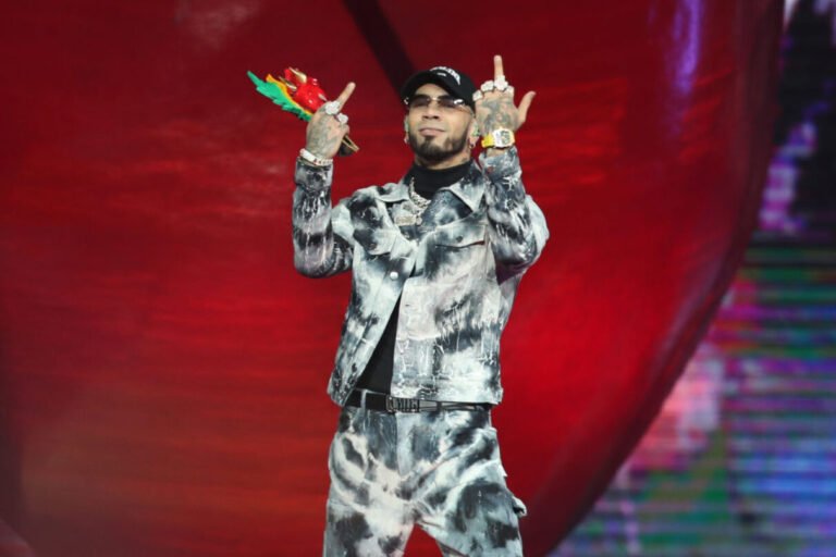 Anuel AA & Arcángel Keep Beef Going With 2 New Diss Tracks