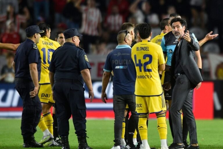 Fútbol Game Suspended After Player Has On-Pitch Seizure — Here’s the Latest