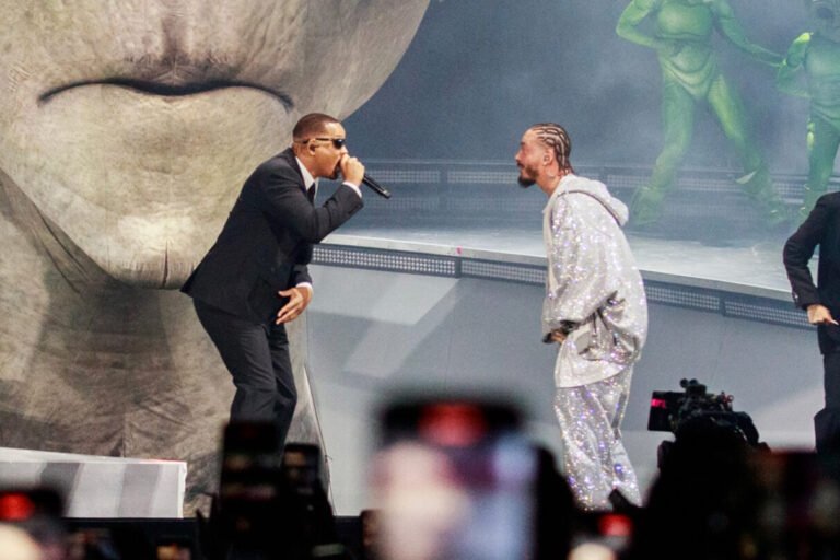 Will Smith Performs ‘Men in Black’ with J Balvin at Coachella